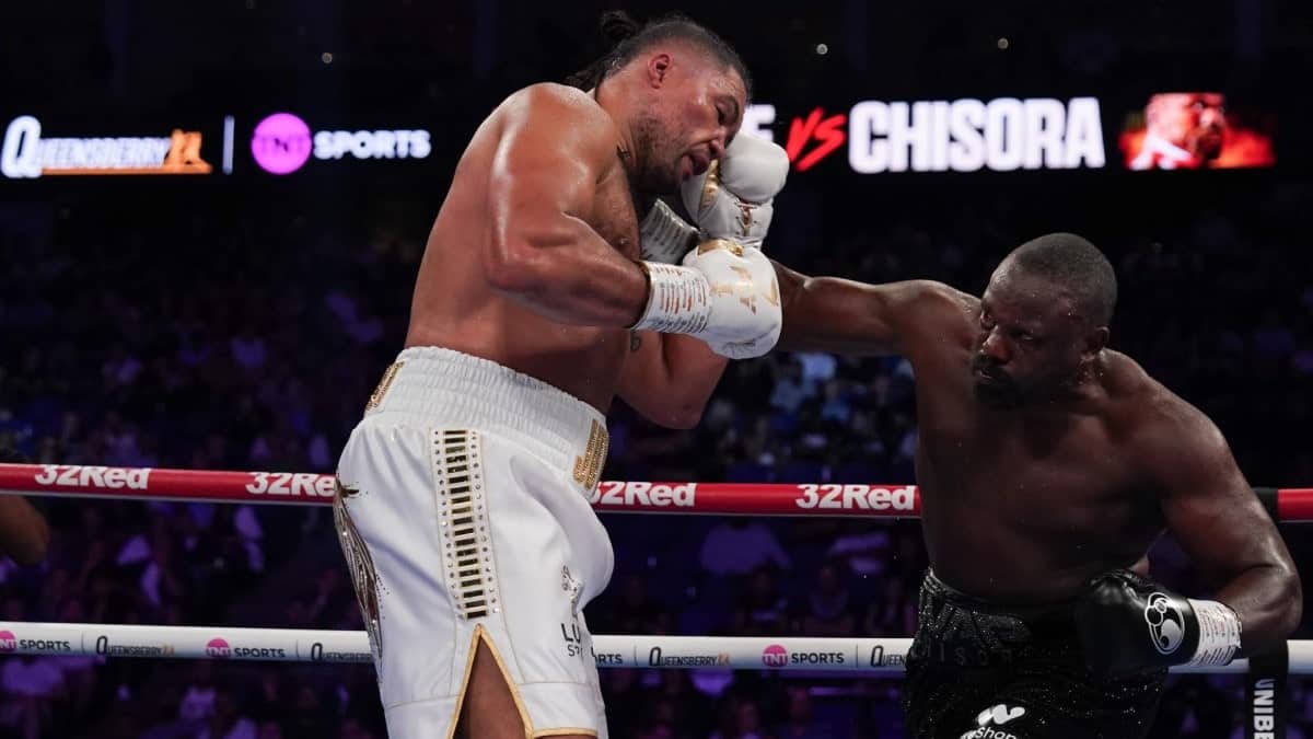 Derek Chisora beats Joe Joyce