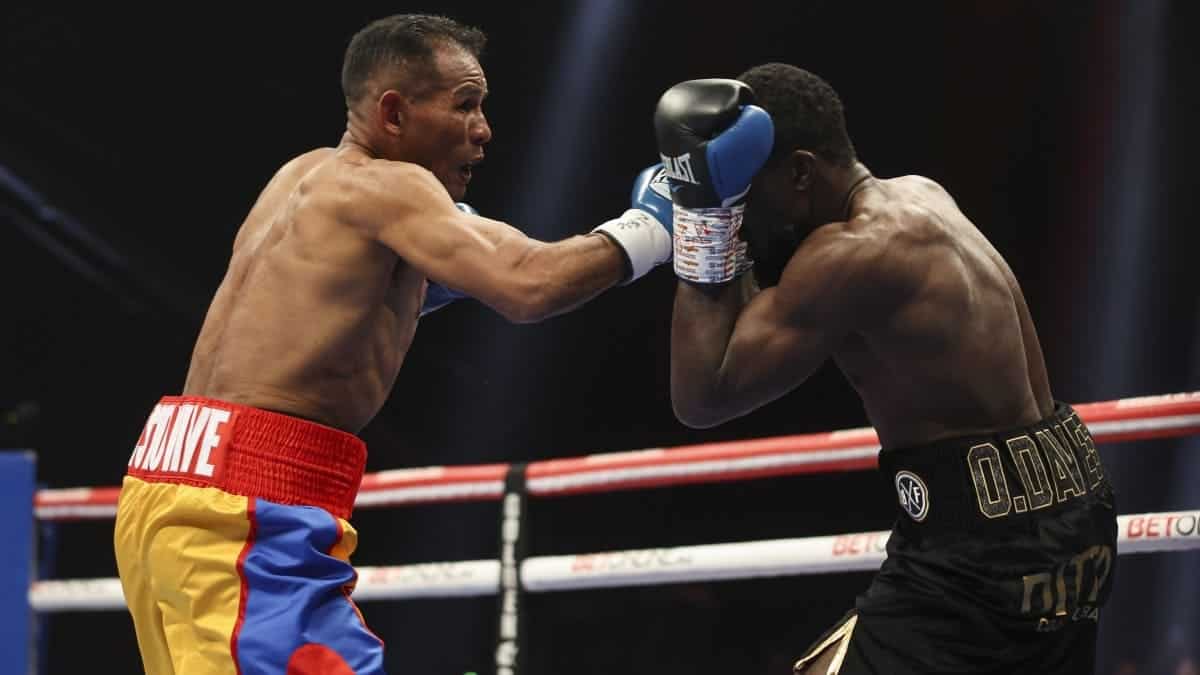 Ismael Barroso knocks out Ohara Davies