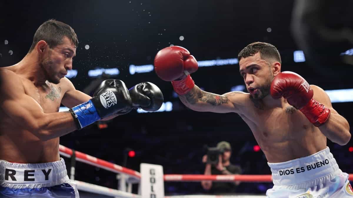 Oscar Collazo wins on Munguia vs Ryder